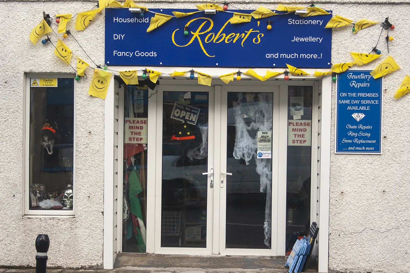 Roberts Shop Signage